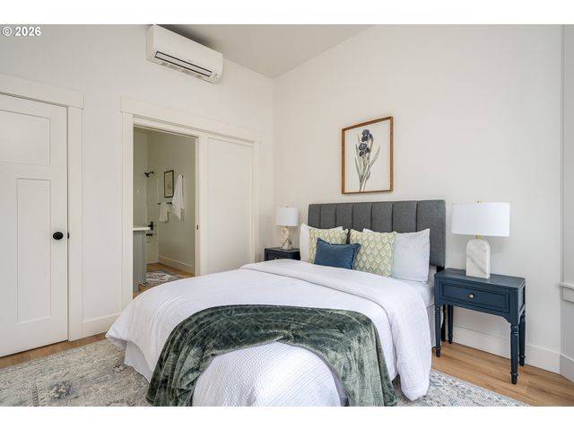 236 Ne SACRAMENTO St, Portland, OR 97212