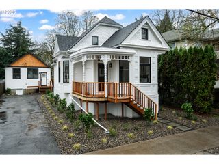 236 Ne SACRAMENTO St, Portland, OR 97212