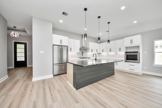 216 W Curtis Avenue, Pasadena, TX 77502