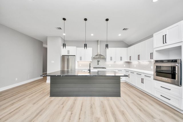 216 W Curtis Avenue, Pasadena, TX 77502