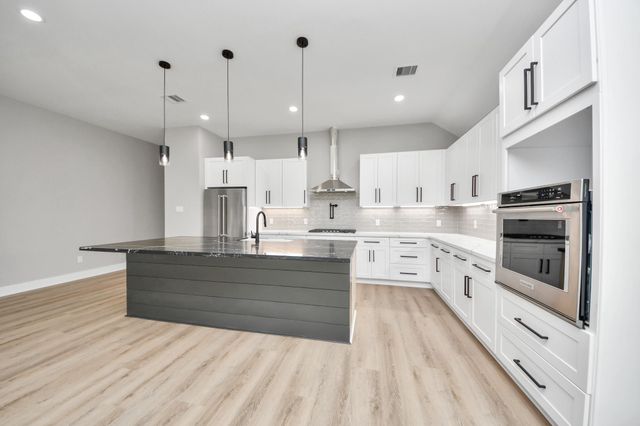 216 W Curtis Avenue, Pasadena, TX 77502