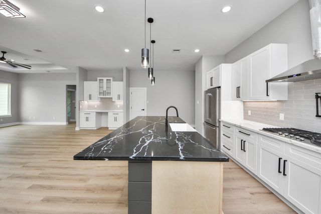 216 W Curtis Avenue, Pasadena, TX 77502