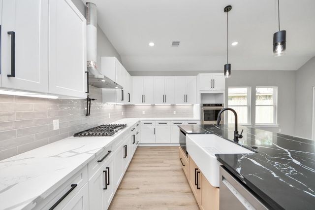 216 W Curtis Avenue, Pasadena, TX 77502