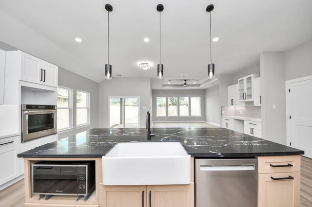 216 W Curtis Avenue, Pasadena, TX 77502