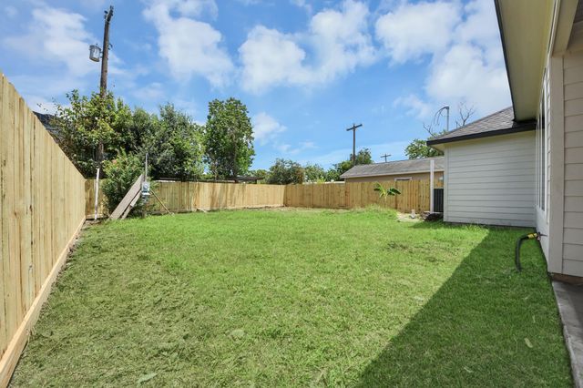 216 W Curtis Avenue, Pasadena, TX 77502
