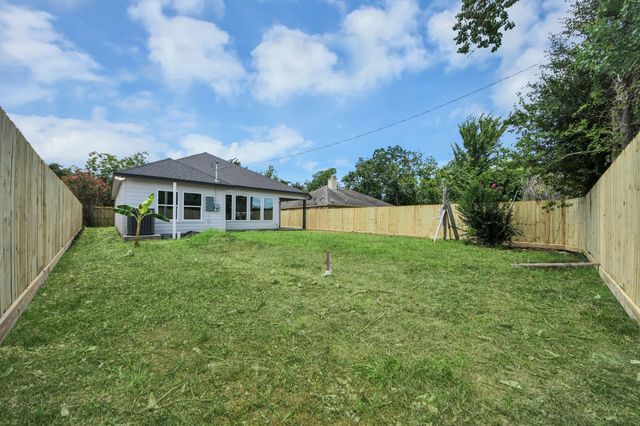 216 W Curtis Avenue, Pasadena, TX 77502