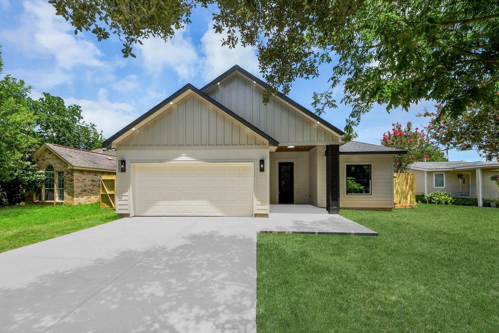 216 W Curtis Avenue, Pasadena, TX 77502