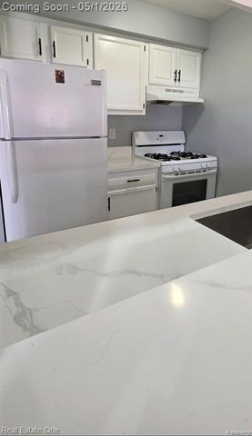 35367 Tall Oaks Drive, Sterling Heights, MI 48312