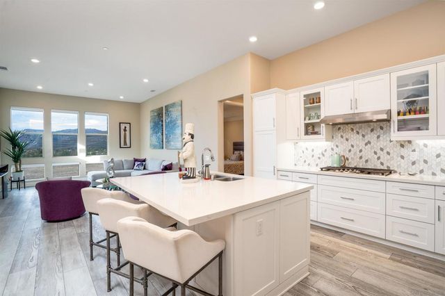 16750 Coyote Bush Dr 108, San Diego, CA 92127