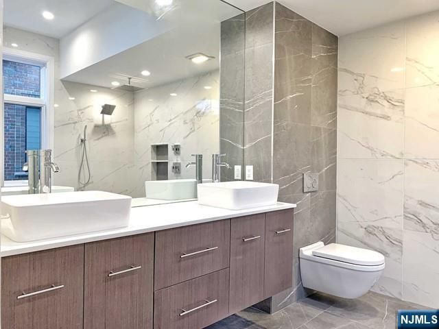 1517 13th Street A, Fort Lee, NJ 07024