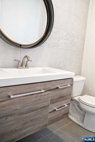 1517 13th Street A, Fort Lee, NJ 07024
