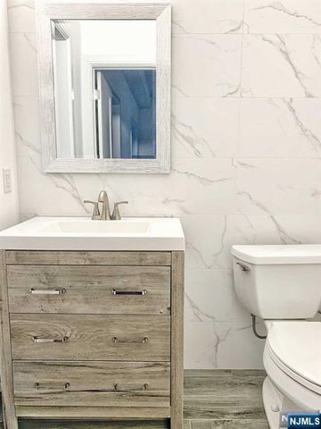 1517 13th Street A, Fort Lee, NJ 07024