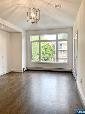 1517 13th Street A, Fort Lee, NJ 07024