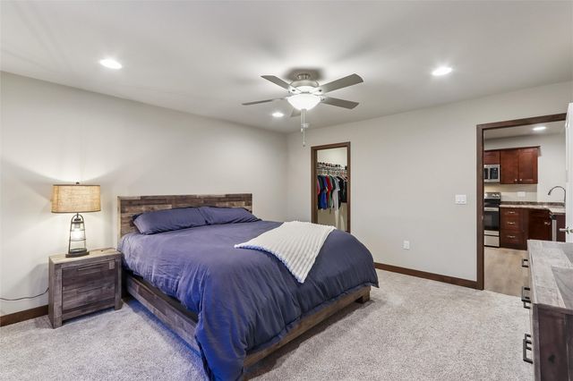 1000 Creekside Drive, Tiffin, IA 52340