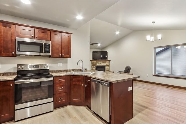 1000 Creekside Drive, Tiffin, IA 52340