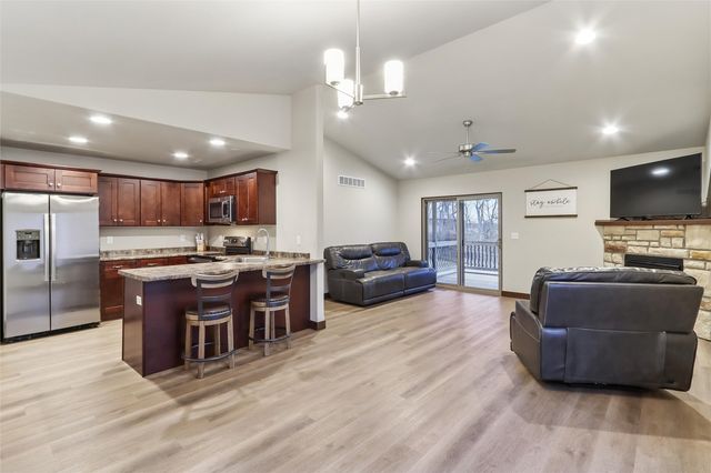 1000 Creekside Drive, Tiffin, IA 52340