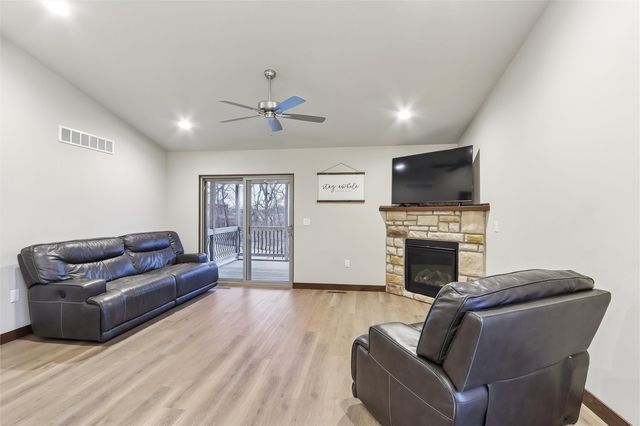 1000 Creekside Drive, Tiffin, IA 52340