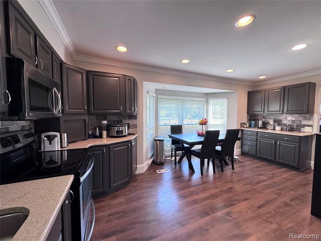 5203 Forestdale Court, West Bloomfield, MI 48322