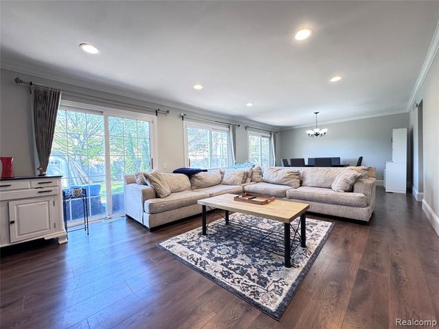 5203 Forestdale Court, West Bloomfield, MI 48322
