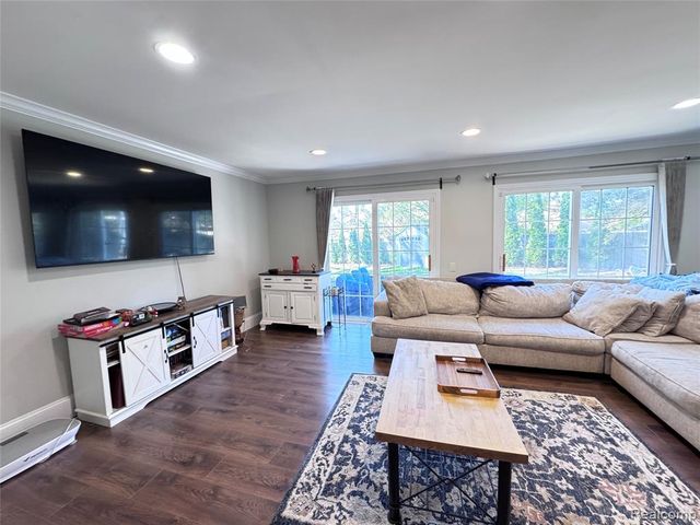 5203 Forestdale Court, West Bloomfield, MI 48322