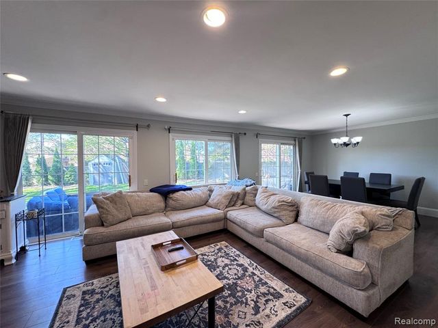 5203 Forestdale Court, West Bloomfield, MI 48322
