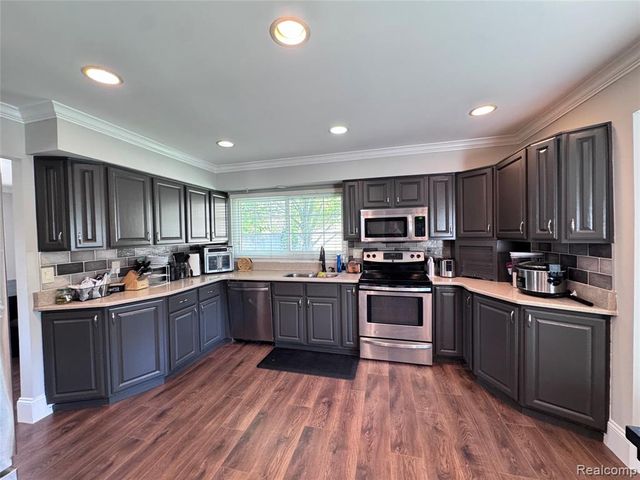 5203 Forestdale Court, West Bloomfield, MI 48322