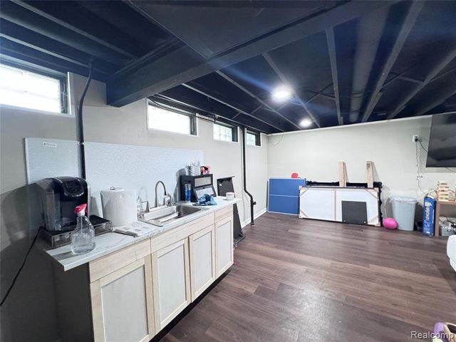 5203 Forestdale Court, West Bloomfield, MI 48322