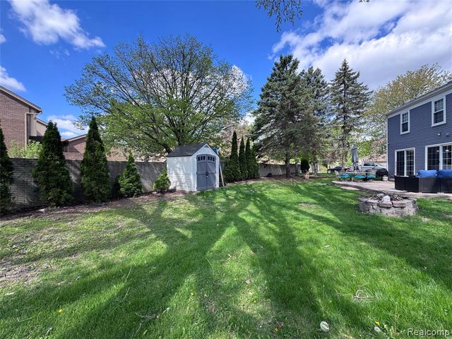 5203 Forestdale Court, West Bloomfield, MI 48322