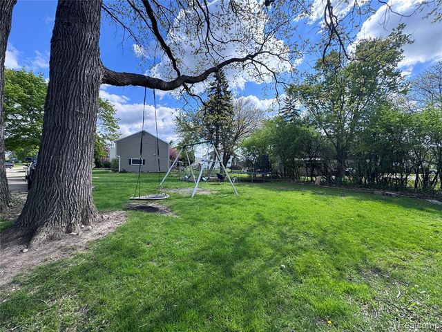 5203 Forestdale Court, West Bloomfield, MI 48322