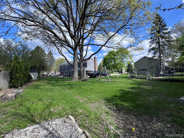 5203 Forestdale Court, West Bloomfield, MI 48322