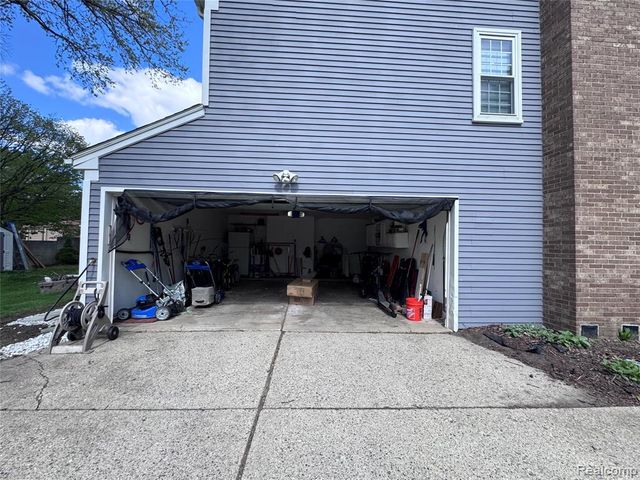 5203 Forestdale Court, West Bloomfield, MI 48322