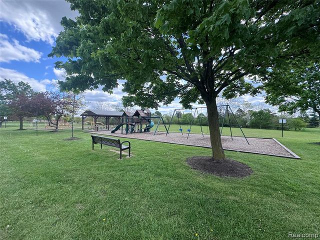 5203 Forestdale Court, West Bloomfield, MI 48322