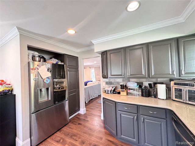 5203 Forestdale Court, West Bloomfield, MI 48322