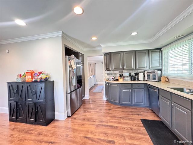 5203 Forestdale Court, West Bloomfield, MI 48322