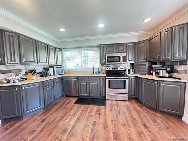 5203 Forestdale Court, West Bloomfield, MI 48322