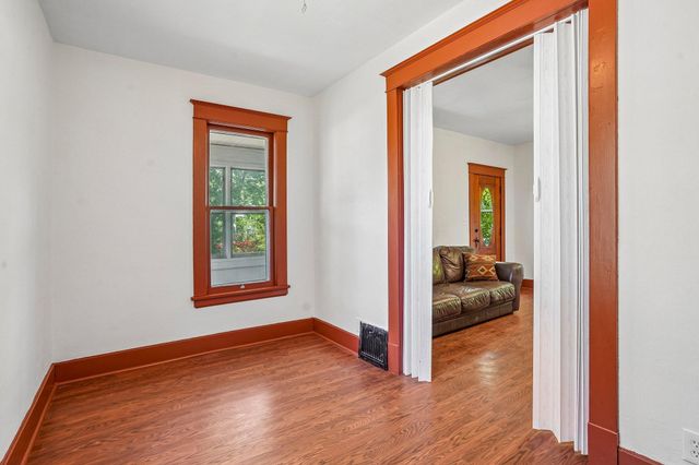 550 Saint Clair Avenue, Saint Paul, MN 55102