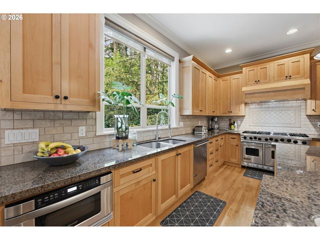 14067 GOODALL Rd, Lake Oswego, OR 97034
