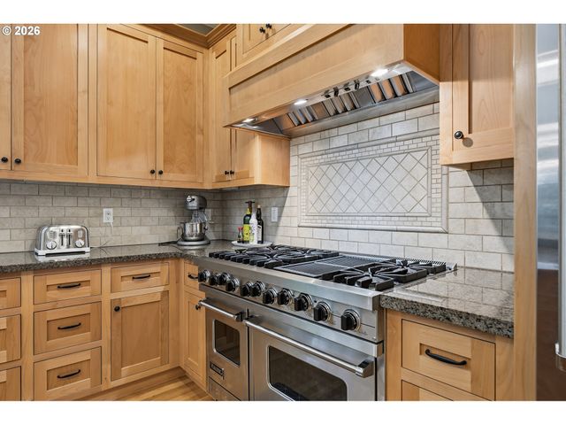 14067 GOODALL Rd, Lake Oswego, OR 97034