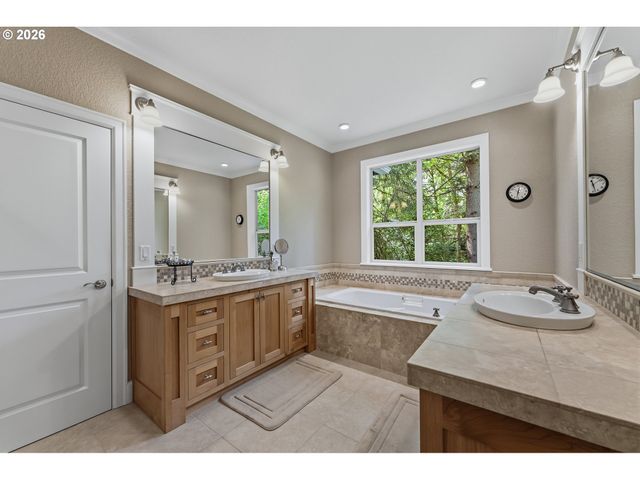14067 GOODALL Rd, Lake Oswego, OR 97034