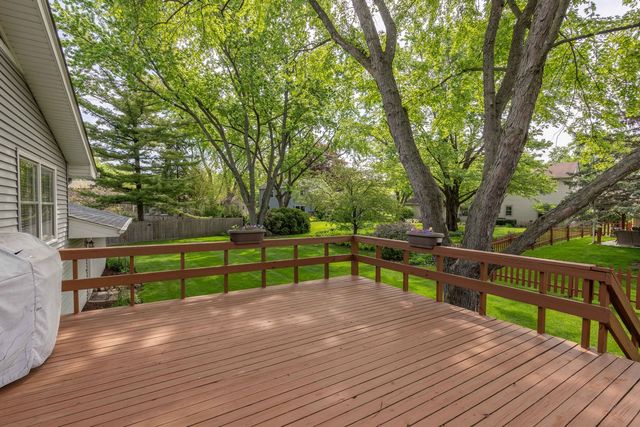520 S 15th Court, St. Charles, IL 60174