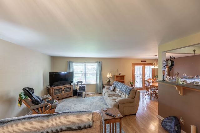 520 S 15th Court, St. Charles, IL 60174