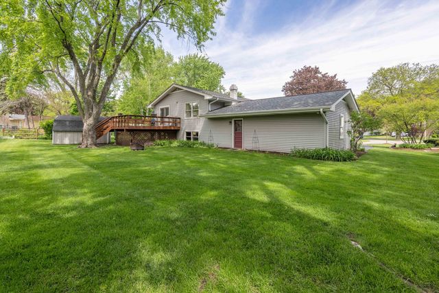 520 S 15th Court, St. Charles, IL 60174