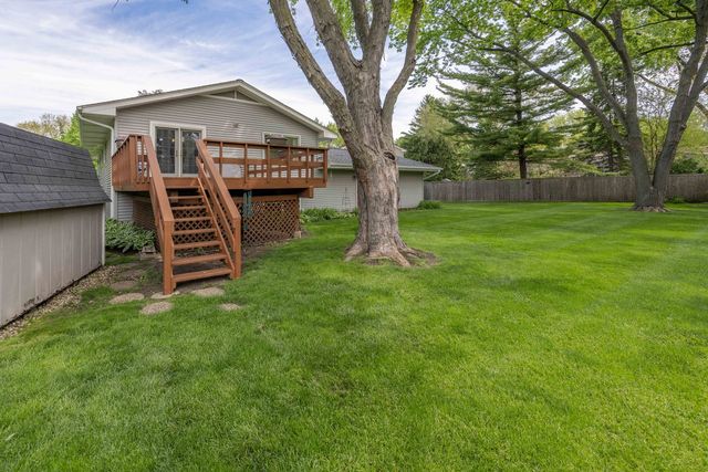 520 S 15th Court, St. Charles, IL 60174