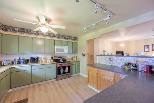 520 S 15th Court, St. Charles, IL 60174