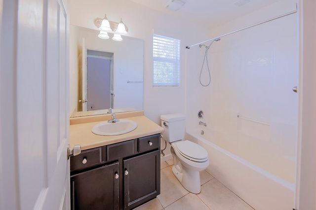 1587 N Strada Way, Clovis, CA 93619