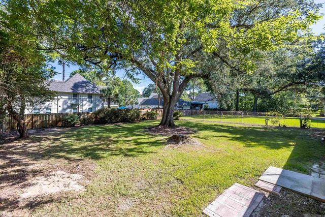 8013 Brandon Dr, Baton Rouge, LA 70809