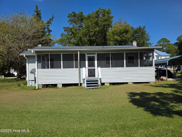 203 W Foy Street, Richlands, NC 28574