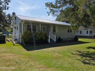 203 W Foy Street, Richlands, NC 28574