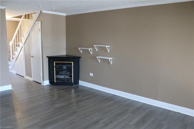 101 Oxford Place 19, High Point, NC 27262