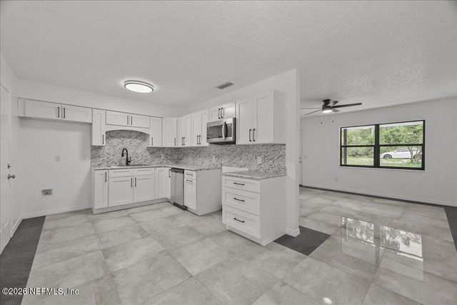 109 IVEY Road, San Mateo, FL 32187